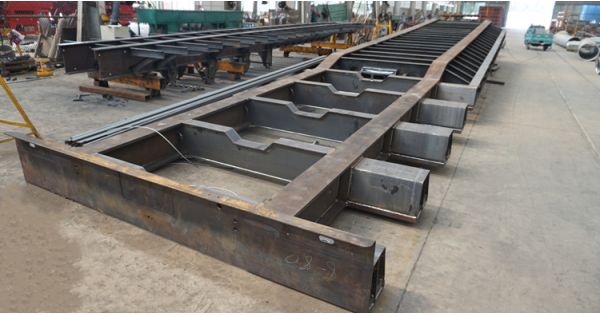 Reasons for the fracture of the lowbed trailer main beam